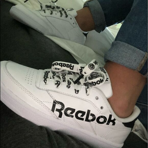 Great Condition White Reebok Sneakers - Black White Laces - WHITE Size 7.5 - Picture 1 of 6